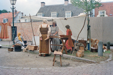 818906 Afbeelding van een kraam op de middeleeuwse- en Vikingen ambachtenmarkt op de Mazijk te Wijk bij Duurstede ...